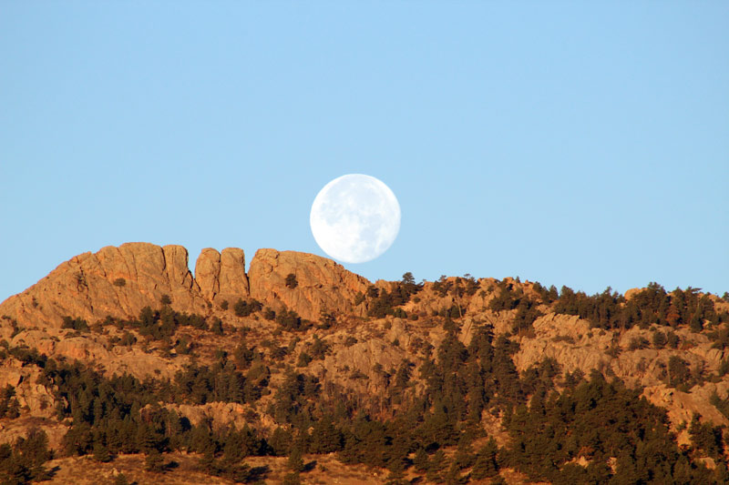 Horsetooth rock at sunrise with the moon in the background.